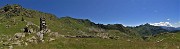 35 Alto omone con vista sul percorso di salita alla Bocchetta di Budria e fino al Monte Cavallo a dx